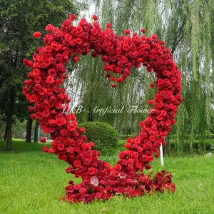حامل زهور صناعية على شكل قلب -  Silk Red Rose Heart Shaped Arch