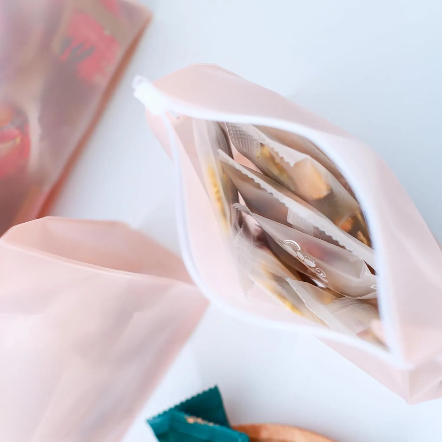 80 Pack Mini Pink Clear Makeup Bag Organizer Pouches Cosmetic Zipper Pouch Small Travel Pouches for Toiletries Transparent EVA Reusable Wash Bags Bulk Waterproof Plastic Gift Bags, Pink Frosted, 5.9