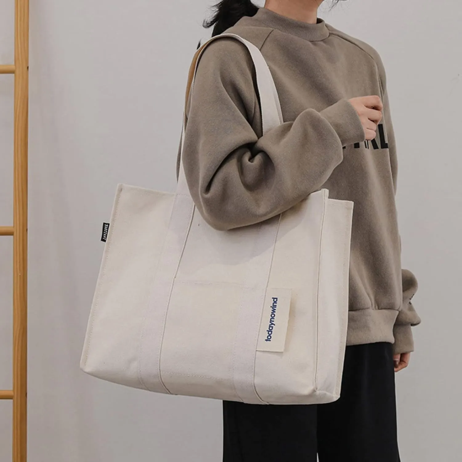Multi Pocket Shoulder Bags for Woman Fashion Versatile Satchel Purses with Multi Zipper Pocket Fashion Beach Bag