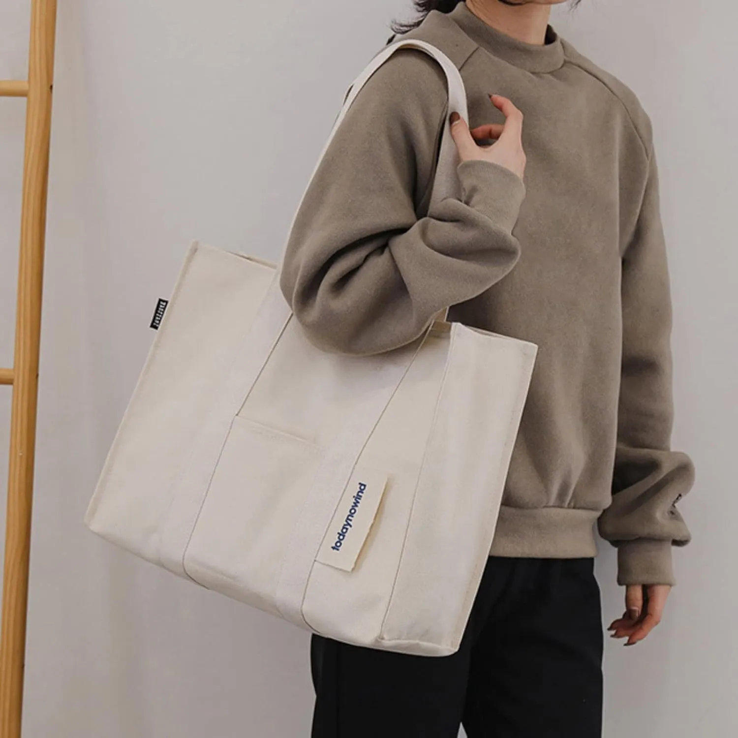 Multi Pocket Shoulder Bags for Woman Fashion Versatile Satchel Purses with Multi Zipper Pocket Fashion Beach Bag