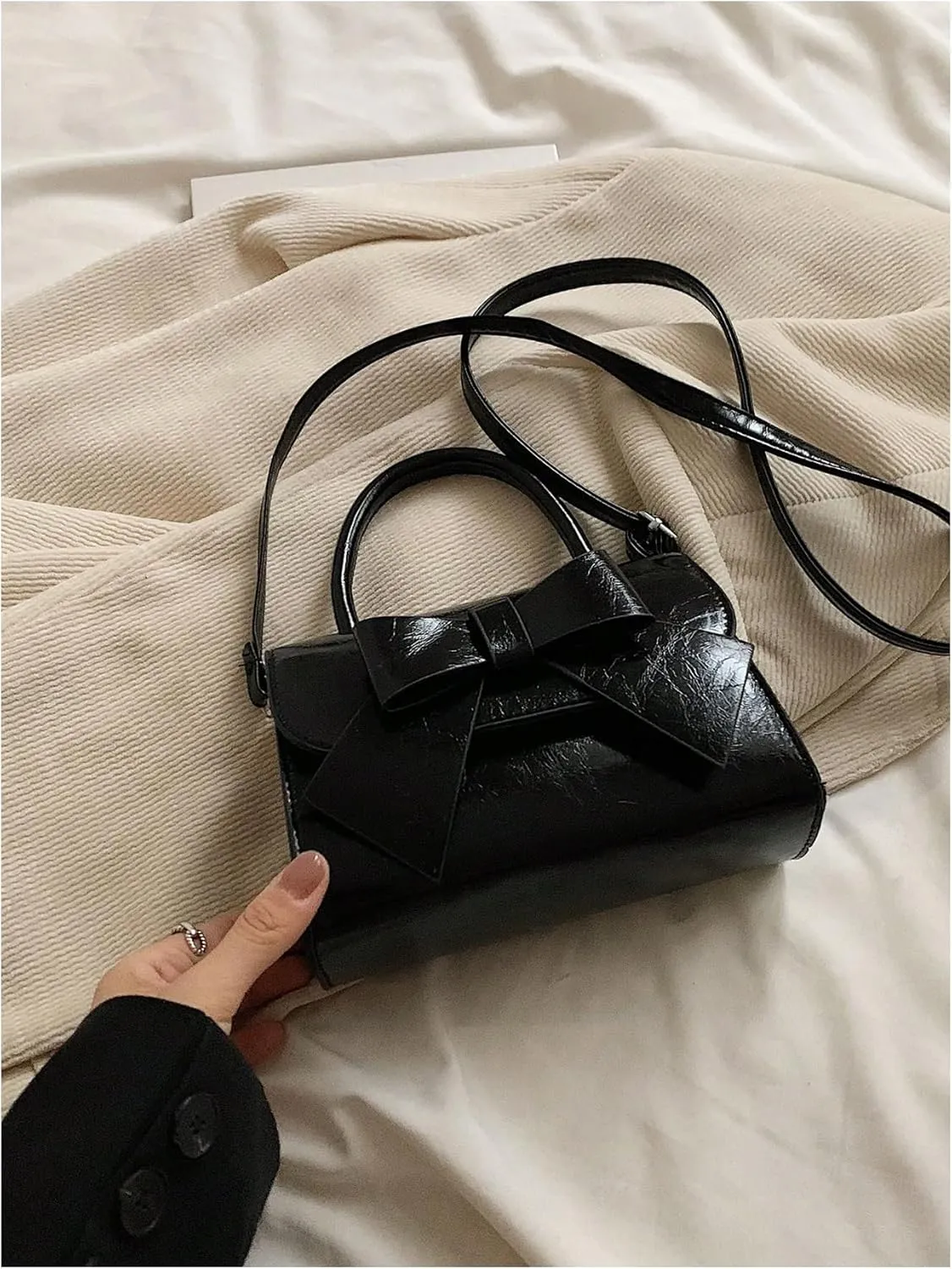 QWINEE Women's Bow Shoulder Bags Cute Handbag Clutch Crossbody Satchels Flap Magnet PU Leather Purse