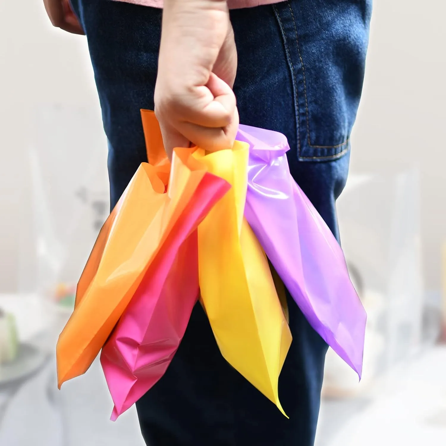 Umikk 100 Pcs Small Plastic Gift Bags, 6"x8" Party Bags for Kids Birthday, Small Plastic Bags with Handles, Party Favor Bags for Easter, Christmas, Valentine's, Craft Show, Wedding, 10 Color